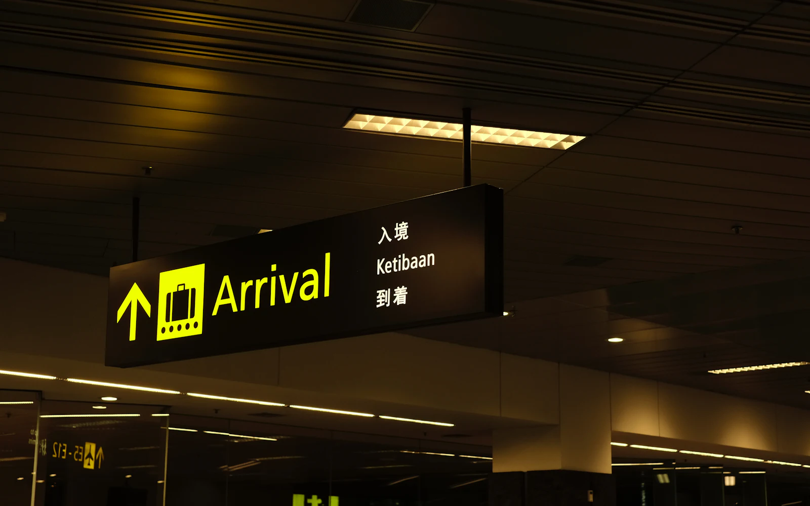 Black and yellow sign hanging from a ceiling